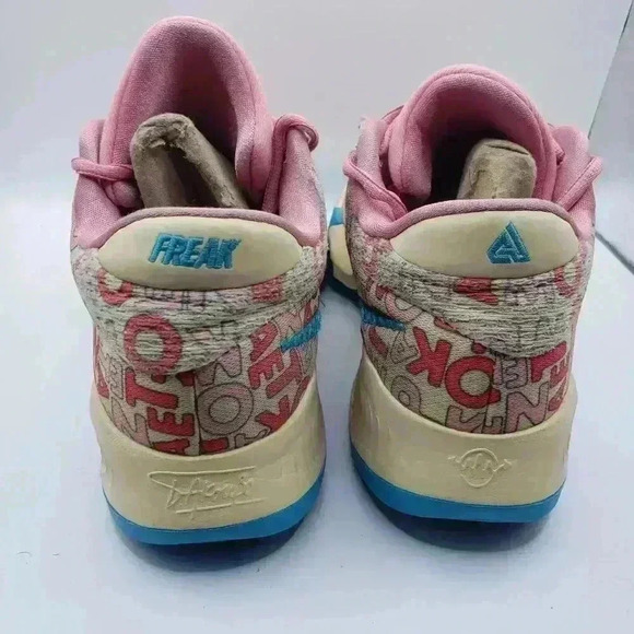 Nike Zoom Freak 4 Letter Bros Sneakers FB9503-200 Vanilla/Coral Shoes M 7.5 W 9 - Picture 4 of 6